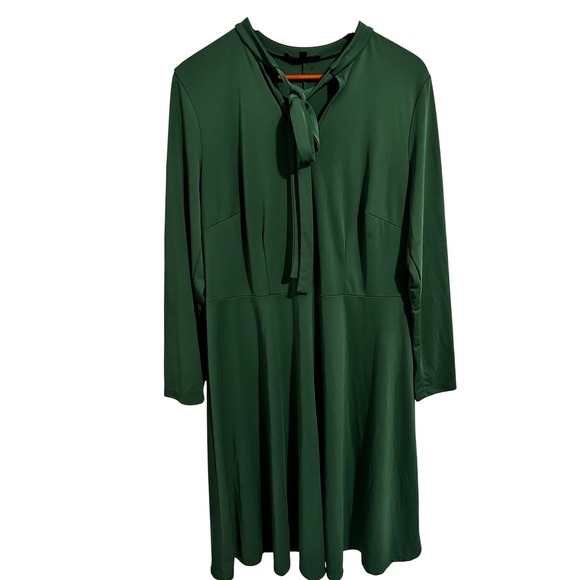Eloquii Green Basic Long-Sleeved Dress‎ Tie at NeckWomen's Size - Picture 2 of 9